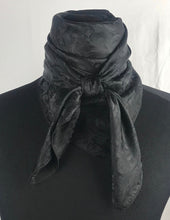 Load image into Gallery viewer, 35&quot; Black Jacquard